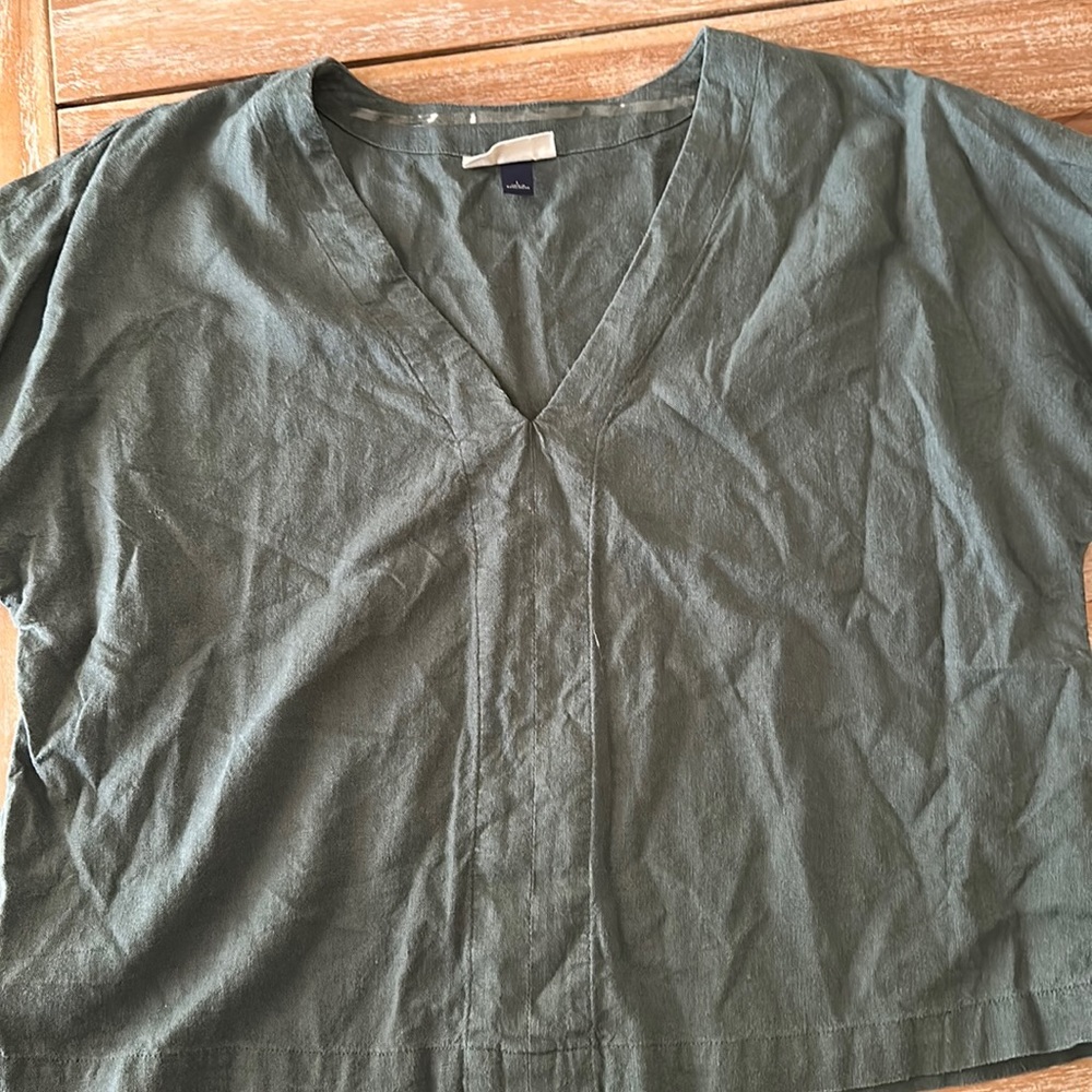 Universal threads goods co. Tshirt